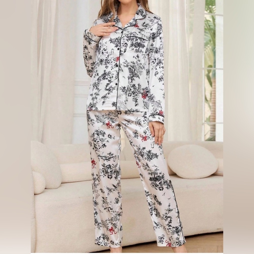 Victoria's Secret White Flower Red
Bow Satin Pajama Set Iconic Size Medium